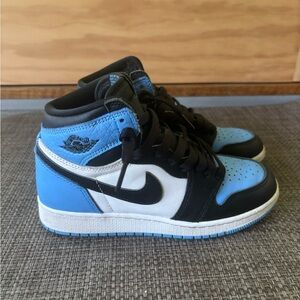 Nike Air Jordan 1 Retro High OG “UNC TOE” Big Kid Size 4 Youth *Hard to Find*
